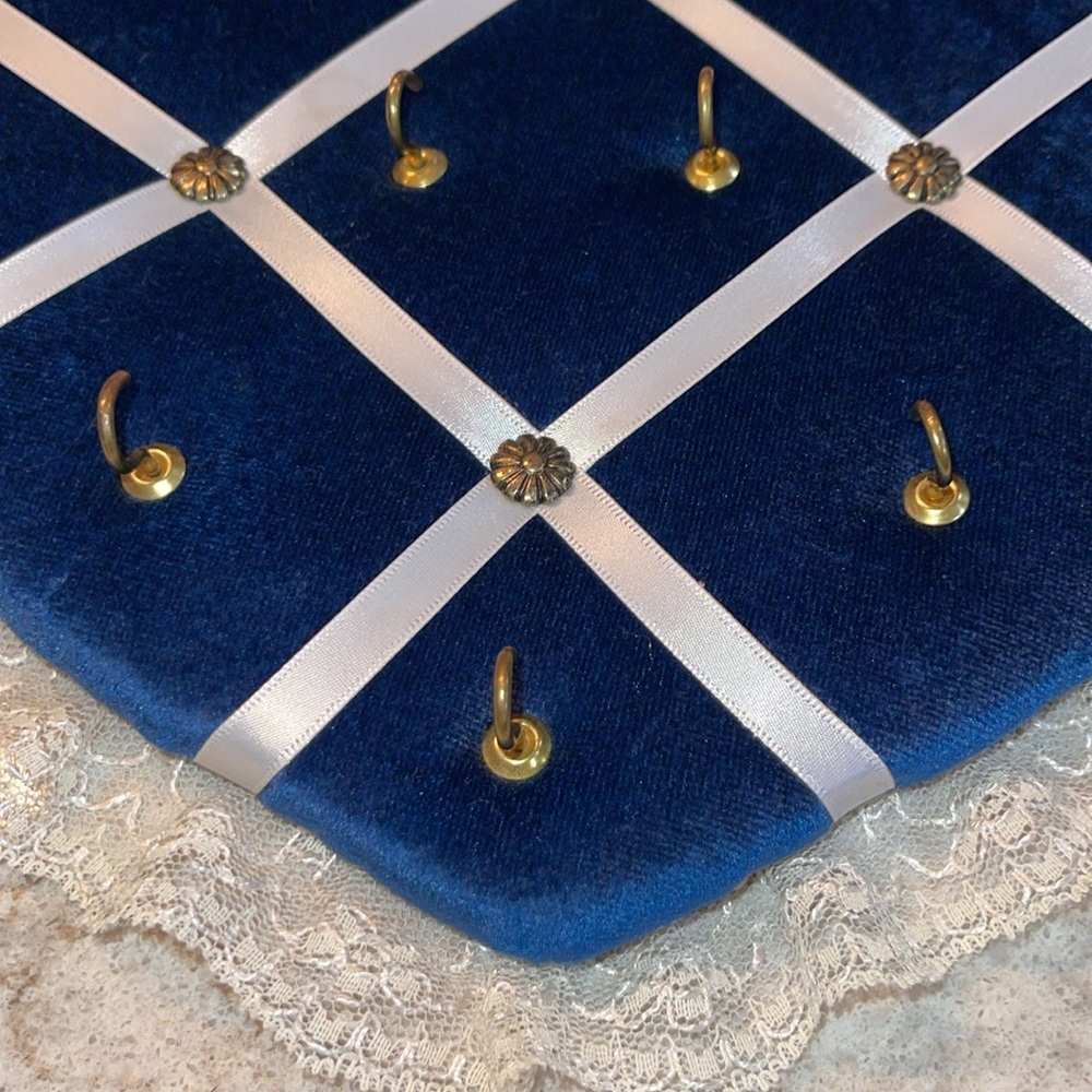 Velvet Heart Jewelry Organizer Board - Navy Blue - Picture 3 of 8